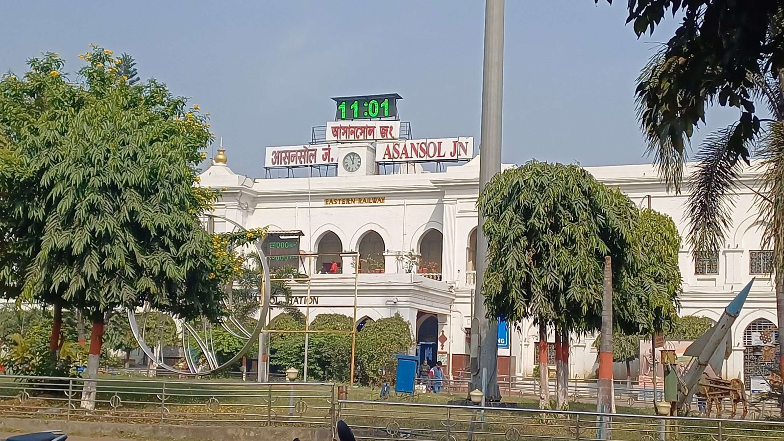 पूर्व रेलवे आसनसोल और पटना तथा आसनसोल और गोरखपुर के बीच अनारक्षित होली स्पेशल ट्रेन चलाएगा।