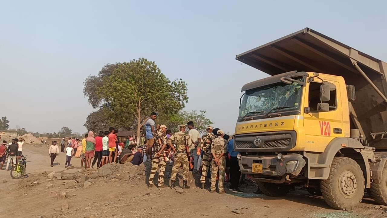 Jamuria: ইসিএল ডাম্পারের ধাক্কায় যুবকের মৃত্যু, বিক্ষোভে উত্তপ্ত নিউ কেন্দা খোলা মুখ খনি।
