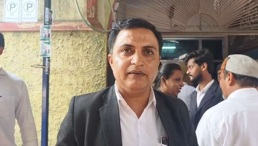 আসানসোল বার অ্যাসোসিয়েশনের নির্বাচনে সভাপতি পদে অয়ন রঞ্জন মুখার্জি জয়লাভ করেছেন। সম্পাদক হলেন বানীব্রত মন্ডল।