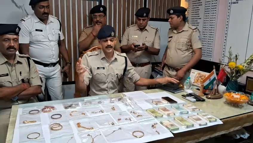 Durgapur: পালিতা কন্যার বিশ্বাসঘাতকতা, বাড়িতে চুরির সহায়তা করল চোরকে।