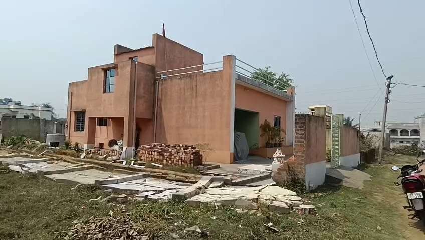 কয়লাখনিতে বিস্ফোরণের ধসে পড়লো বাড়ির পাঁচিল, একাধিক বাড়িতে ফাটল