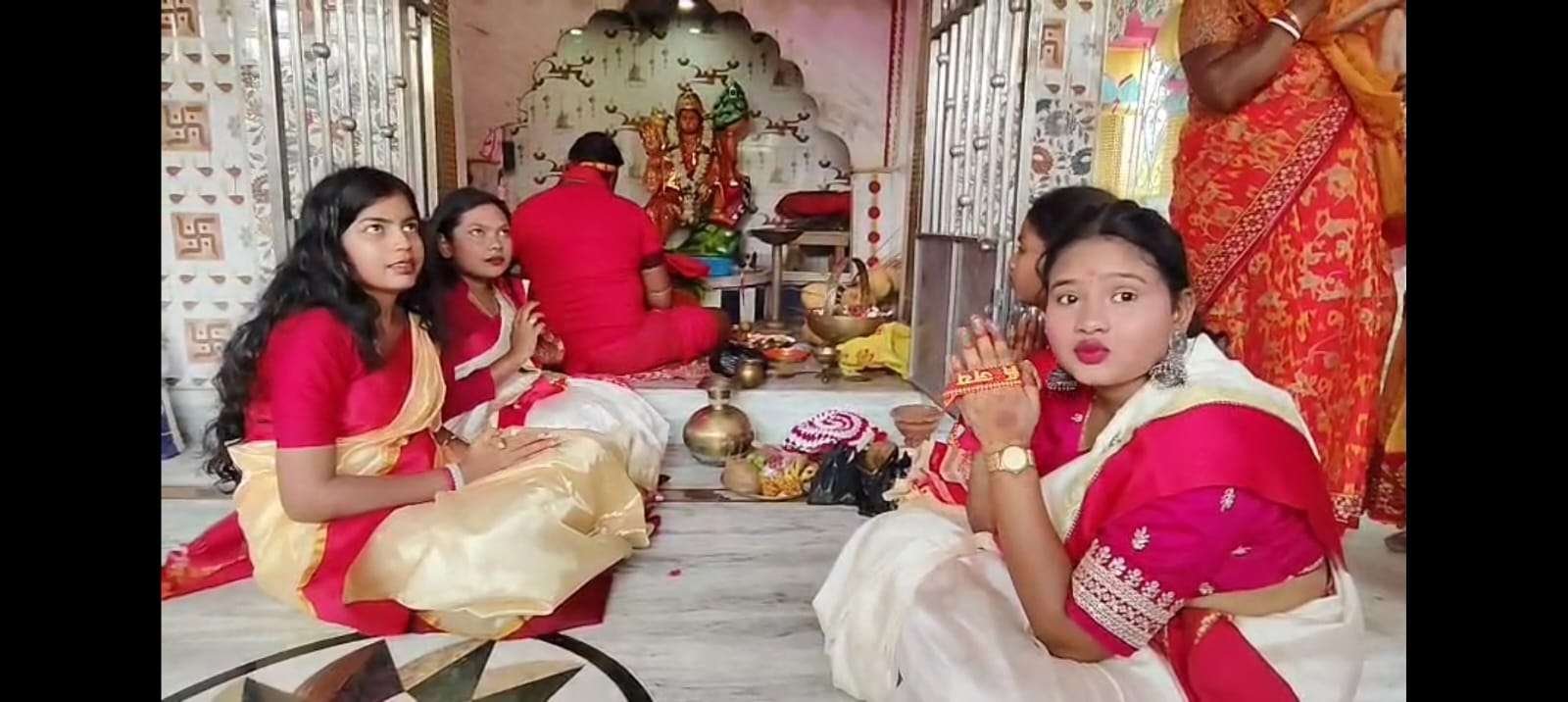 Ranigang : ডামালিয়ায় রামনবমীর কলস যাত্রায় যুবতীদের দাবি, “হনুমানজি আমাদের দাদা”