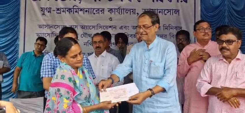সামাজিক সুরক্ষা প্রকল্প: আসানসোলের বাস-মিনিবাস কর্মীরা পাবে লাভ: মন্ত্রী মলয় ঘটক