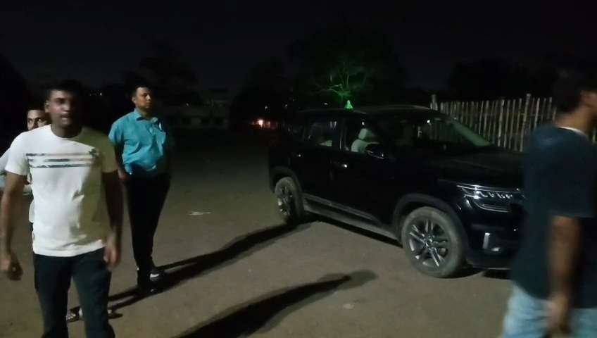 Burnpur: आसनसोल में कार के अंदर मिला अज्ञात व्यक्ति का शव, इलाके में हड़कंप