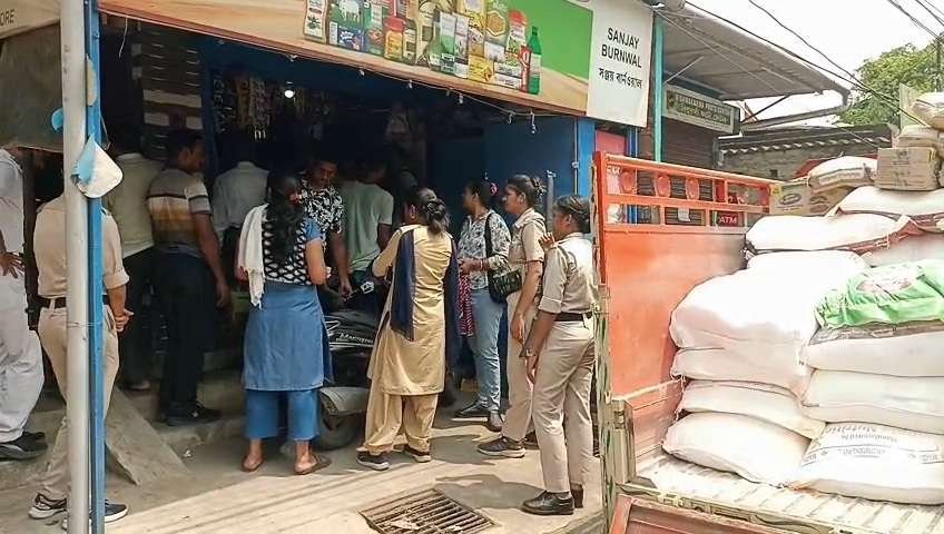 BURNPUR: নকল নুনের গোডাউন ও দোকানে হানা পুলিশের