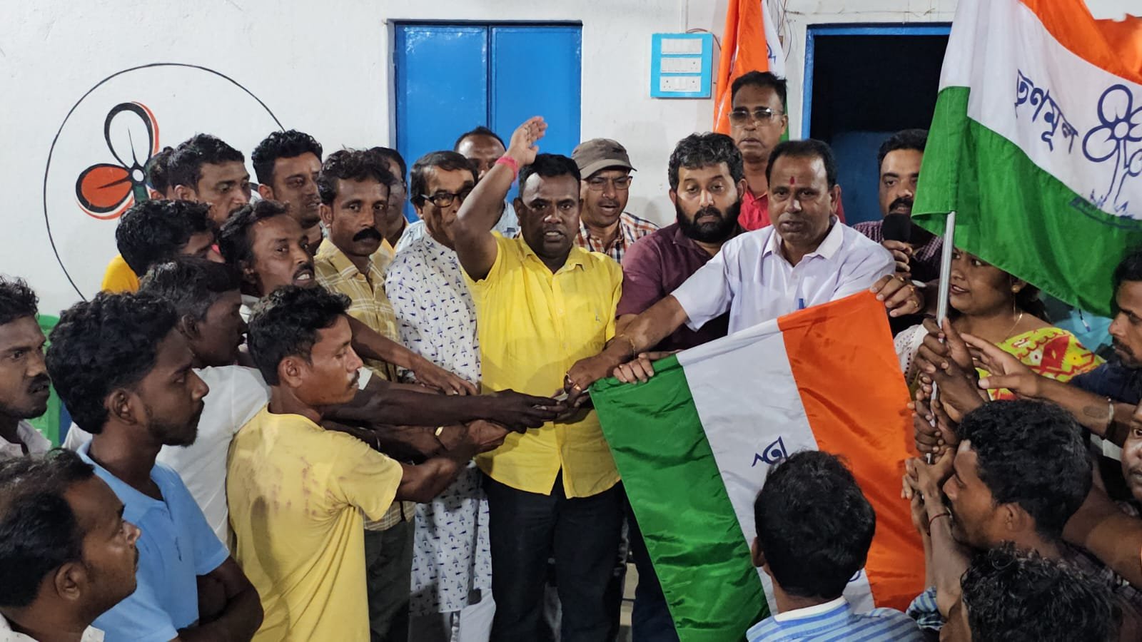 বিজেপি ছেড়ে তৃণমূলে যোগদান