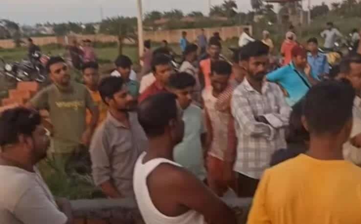 রাস্তা বন্ধ করা নিয়ে ঝামেলা, উত্তেজনা
