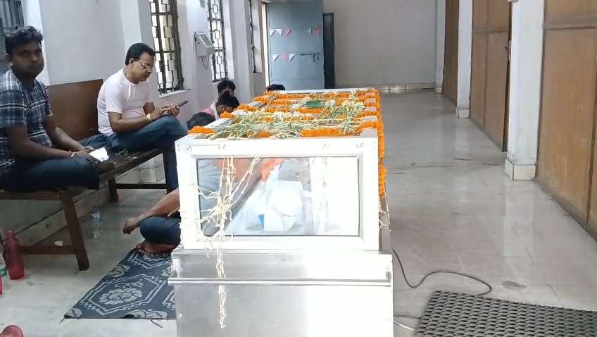 SAIL: কুলটিতে রাতভর মৃত দেহ রেখে চাকরির দাবিতে চলছে আন্দোলন