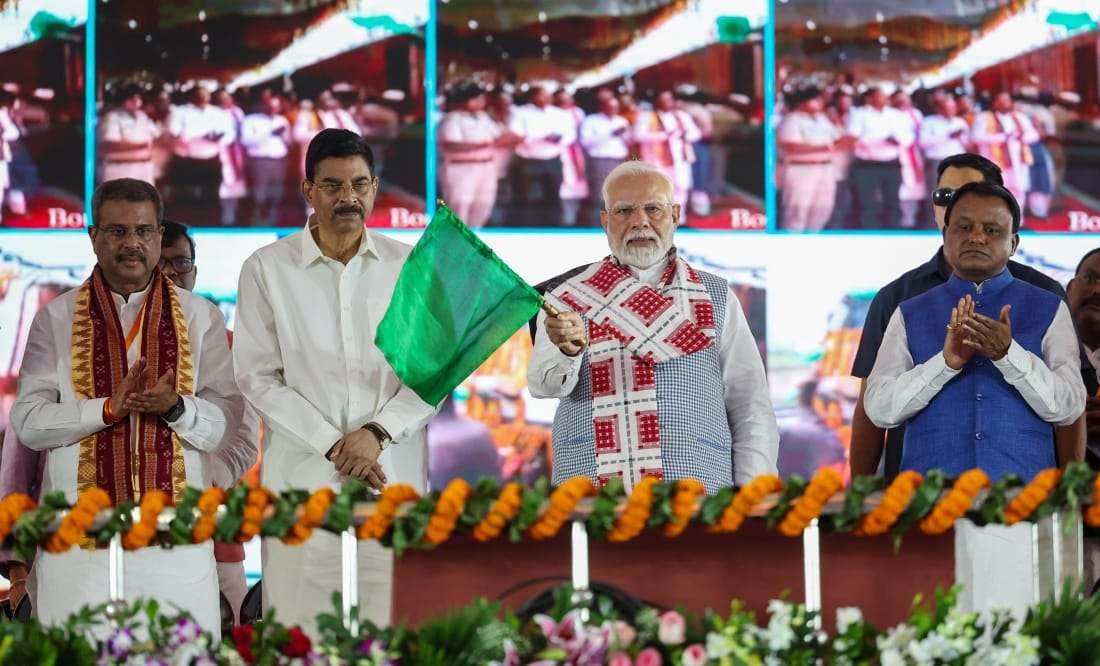 वंदे भारत ट्रेन से बाबा हरिहरनाथ की धरती बाबा गोरखनाथ की धरती से जुड़ी