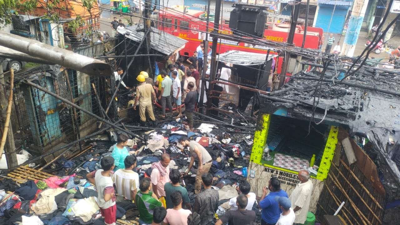 आसनसोल बाजार में भीषण अग्निकांड, झोपड़ियों और ट्रांसफार्मर में लगी आग