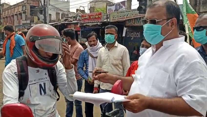 বার্নপুর রোডের বেহাল দশা: বিজেপির জনমত অভিযান, ৭ দিনের মধ্যে মেরামত না হলে আন্দোলনের হুঁশিয়ারি