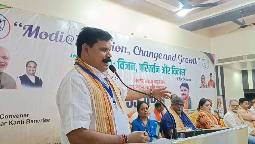 ১১ বছরে কি কি পরিবর্তন ও বিকাশ হয়েছে সে বিষয়গুলিকে জানান দেওয়ার লক্ষ্যে কয়লা মন্ত্রী কয়লাঞ্চলে