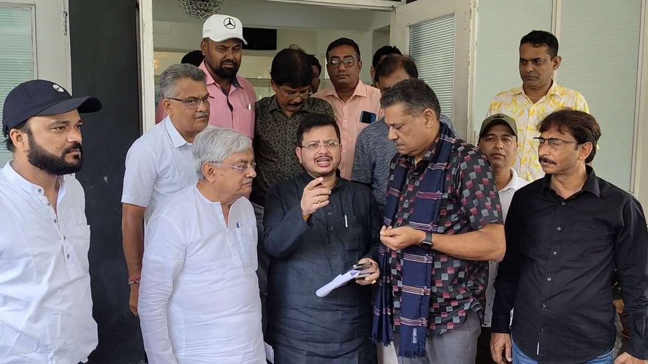 ইস্পাত কারখানায় নিয়োগ দুর্নীতির অভিযোগ: তৃণমূল শ্রমিক নেতার বিরুদ্ধে এফআইআর, বিজেপির আন্দোলনের হুঁশিয়ারি