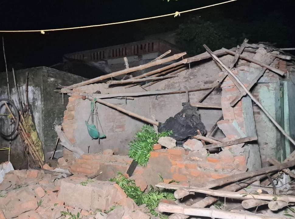 कटोया के राजुया गांव में परित्यक्त घर में बम विस्फोट, बरकत शेख की मौत, एक गंभीर रूप से घायल