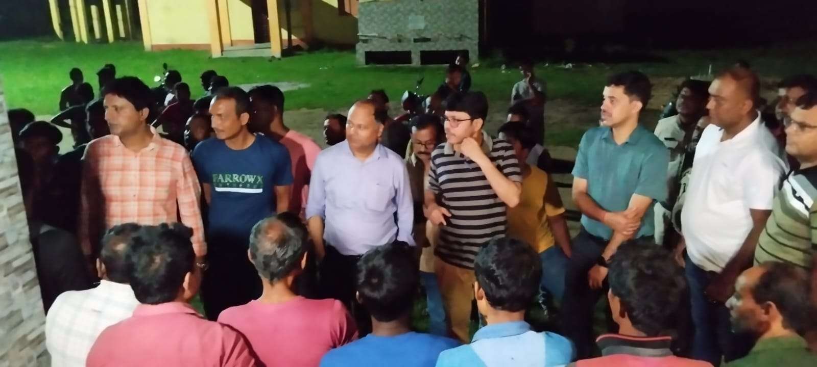 অজয় নদে আটকে পড়া নৌকা থেকে ১৬ জন যাত্রীকে সফলভাবে উদ্ধার, কোনো হতাহত নেই।