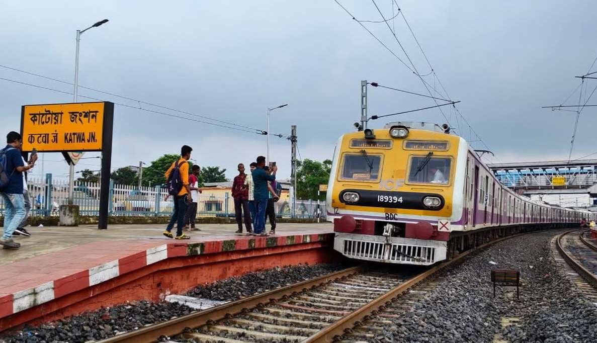 কাটোয়া থেকে আজিমগঞ্জ ও কাটোয়া থেকে আহমেদপুরের মধ্যে চালু হচ্ছে ইএমইউ স্পেশাল ট্রেন