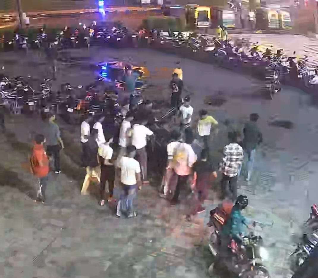 আসানসোলের সেন্ট্রম মলে গুন্ডাগিরি, লিখিত অভিযোগের অভাবে পুলিশের হাত বাঁধা ?
