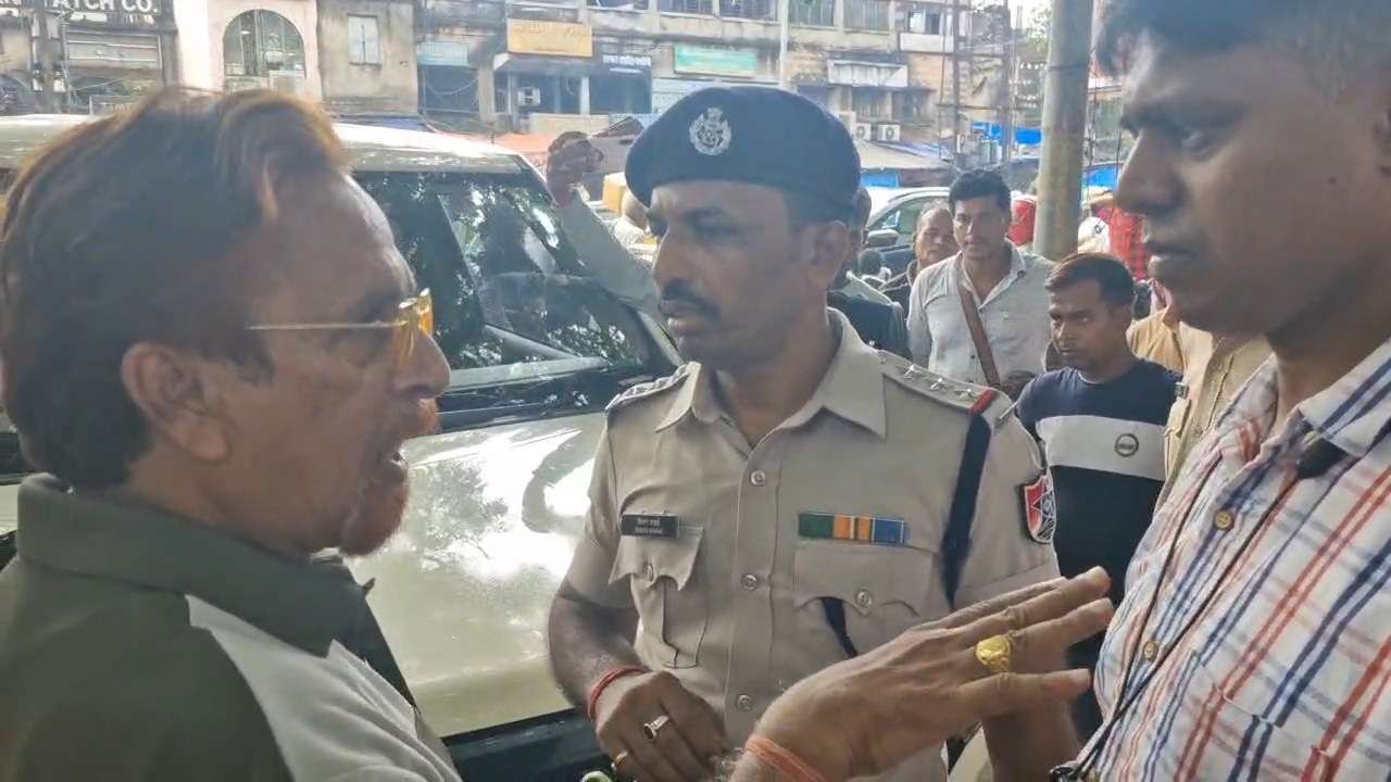 आसनसोल में रेल प्रशासन का अतिक्रमण हटाने का अभियान विफल, तृणमूल नेता के विरोध से बढ़ा तनाव