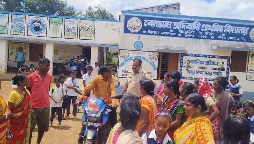 আসানসোলের জামুরিয়ায় মিড ডে মিলে পচা মাংস, অসুস্থ পড়ুয়া ও বিক্ষোভে চাঞ্চল্য