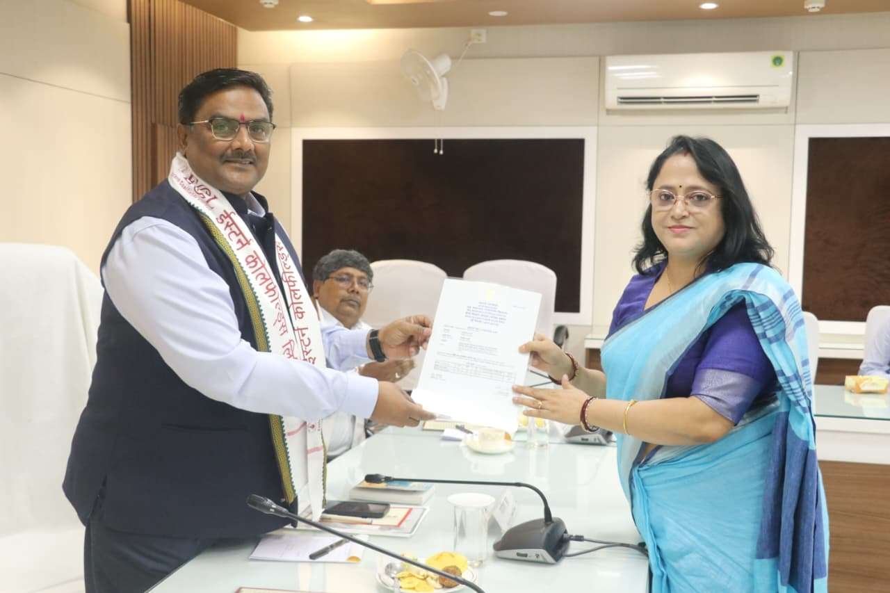 ईसीएल में हिंदी दिवस का उल्लासपूर्ण आयोजन,सीएमडी सतिश झा : “हिंदी गर्व और सम्मान की भाषा”