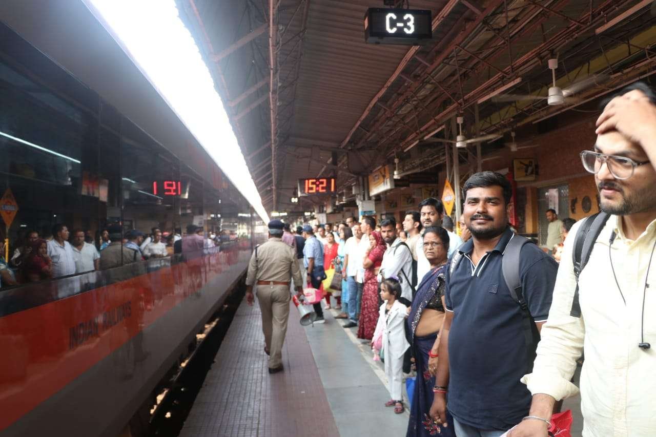 ছট্ পূজায় যাত্রীদের নিরাপত্তা ও স্বাচ্ছন্দে নজর আসানসোল মণ্ডলের, উৎসবমুখর ভ্রমণের আশ্বাস!