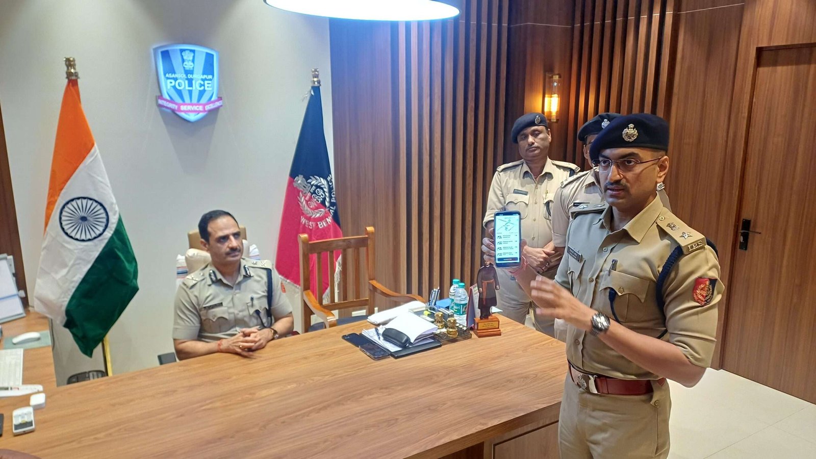 राज्य में पहली बार! आसनसोल में ‘यात्री साथी’ ऐप से शुरू हुई एम्बुलेंस सेवा — पुलिस की नई पहल से बढ़ेगी जनसेवा