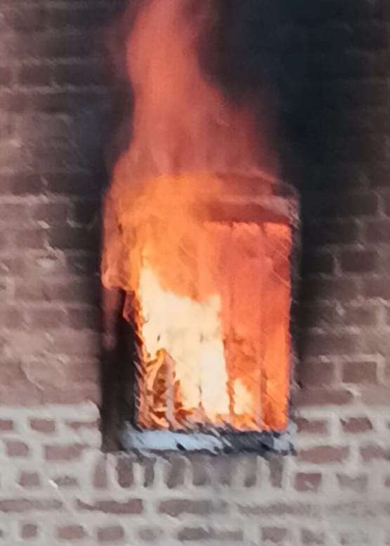 চাঁদমারিতে রেল কোয়ার্টারে ভয়াবহ আগুন: ঘর ভস্মীভূত, সামান্য ভুলেই নিঃস্ব পরিবার!