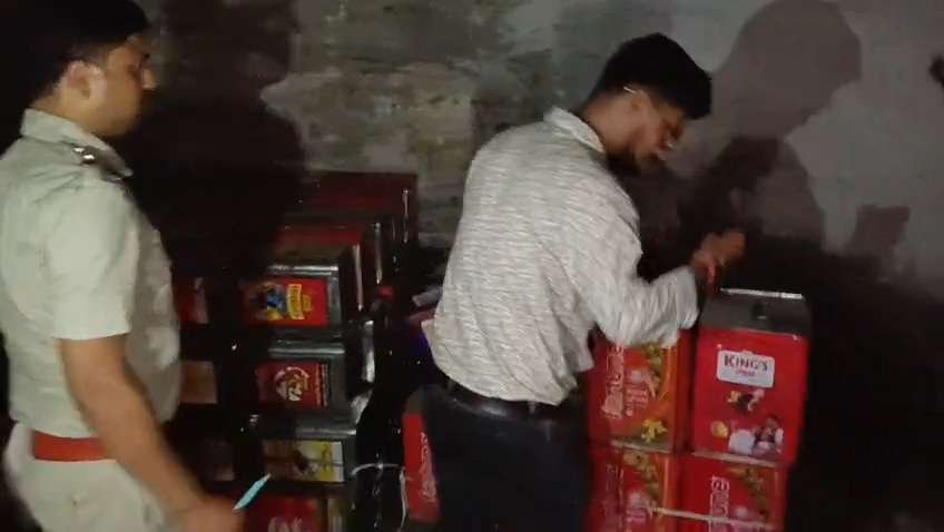 রানীগঞ্জে তেল মিলে ফরচুন তেলের টিনে ভেজাল! পুলিশ ও কোম্পানির যৌথ অভিযানে বাজেয়াপ্ত ১০২ টিন তেল